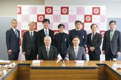 Front row (from left): President Arakawa, President Bundhit<br /> 
Back row (from left): Associate Professor Kubo, Vice Director of Global Exchange Office<br />Honorable Professor Nakagawa, Urban Research Plaza<br /> 
Professor Abe, Director of Urban Research Plaza<br />
Professor Bussakorn, Director of Fine and Applied Art<br />
 Assistant Professor Chaipat, Assistant to the President for Student and Alumni Affairs<br /> 
Professor Miyano, Advisor to the President<br />
Professor Nagasaki, Dean of Faculty/Graduate School of Engineering
