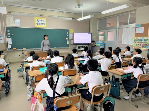 Elementary School Students Connect with International Guest Teacher — Osaka  City University