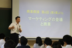 講義見学②「商業概論」田村准教授